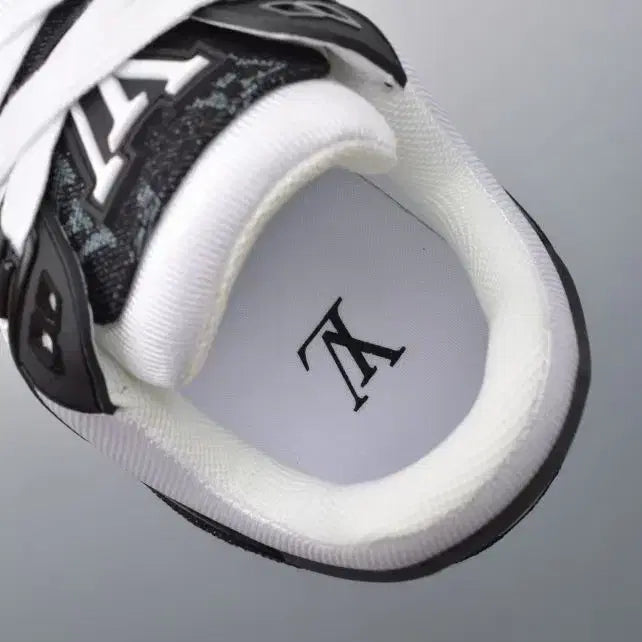 [BUNJANG] LV Trainer Black and White Sneakers / 롯데백화점에서 구매한 LV 트레이너 흑백 운동화