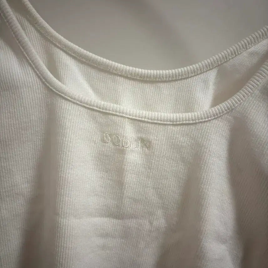 [BUNJANG] Goblin Logo Sleeveless Cropped Top / 고블린 Logo Sleeveless Cropped Top 탱크탑