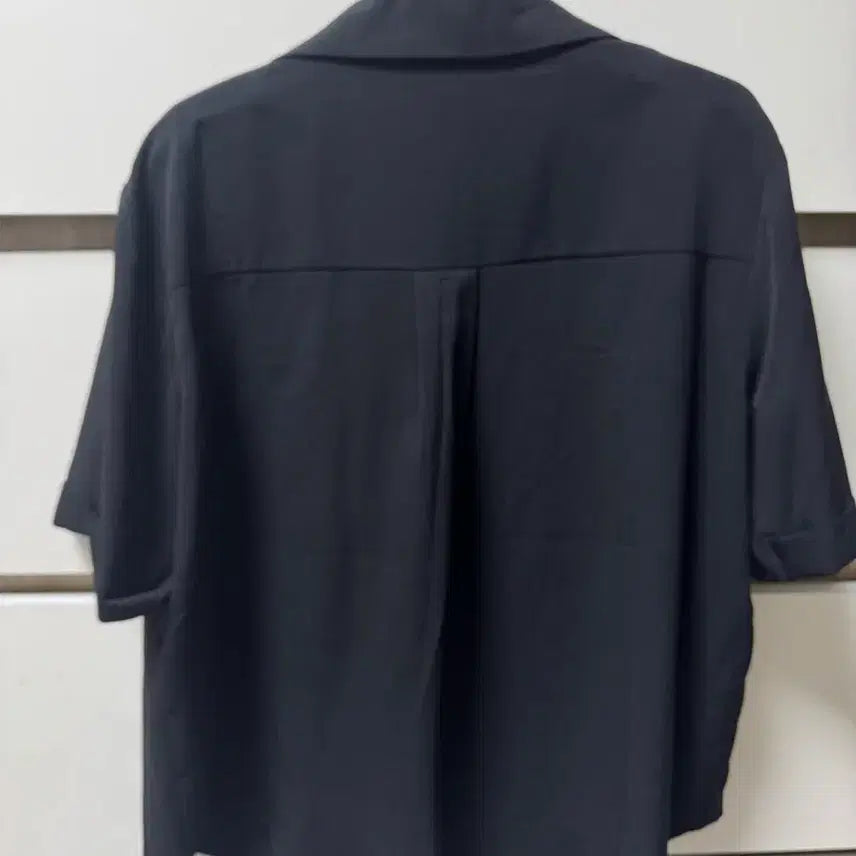 [BUNJANG] Lirienko Black Short Sleeve Shirt / 리리앤코 반팔 블랙 셔츠