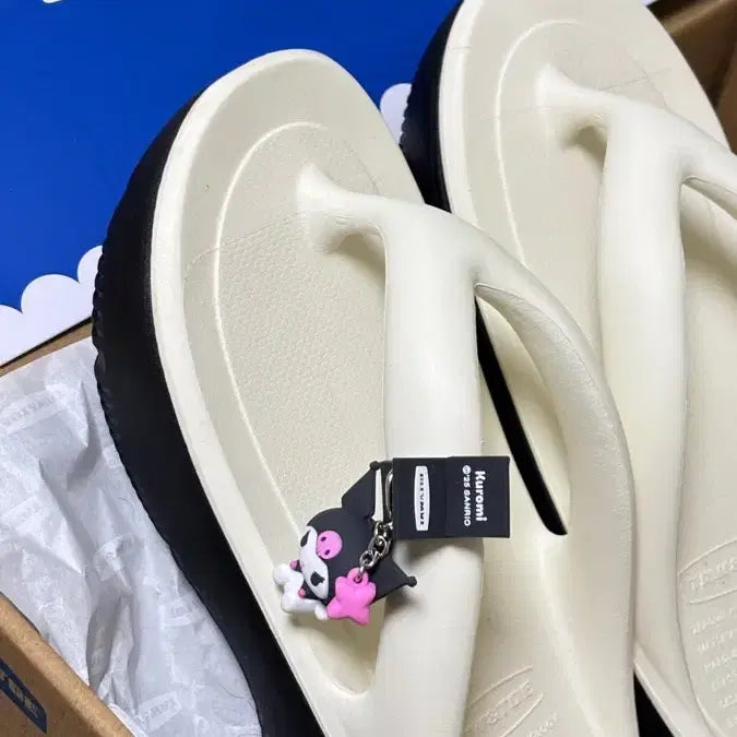 [BUNJANG] Tony &amp; Tonny Kuromi Charm Sandals Slippers 250 / 새상품) 토앤토 산리오 쿠로미 참 쪼리 슬리퍼 250