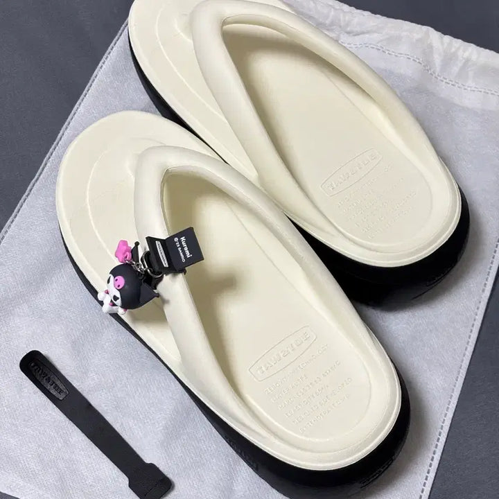 [BUNJANG] Tony &amp; Tonny Kuromi Charm Sandals Slippers 250 / 새상품) 토앤토 산리오 쿠로미 참 쪼리 슬리퍼 250