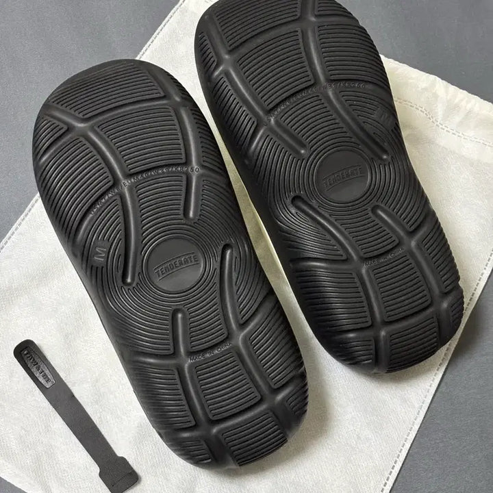 [BUNJANG] Tony &amp; Tonny Kuromi Charm Sandals Slippers 250 / 새상품) 토앤토 산리오 쿠로미 참 쪼리 슬리퍼 250