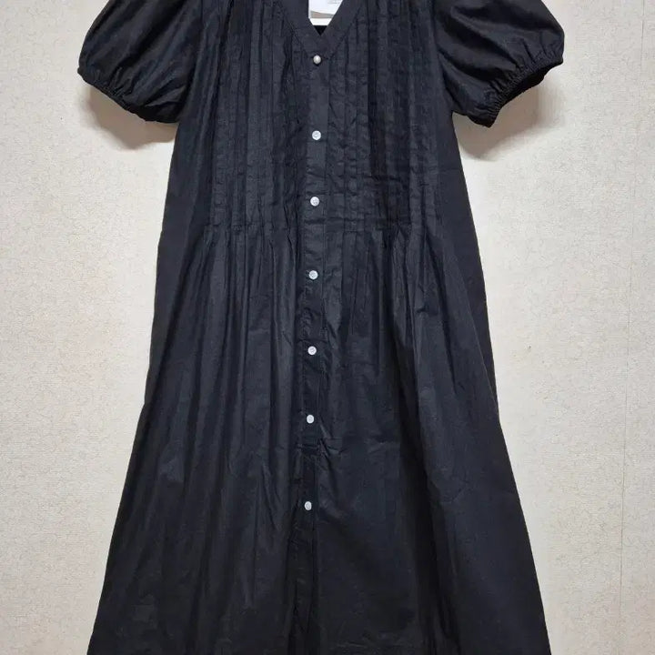 [SOLD OUT] (새상품) 면100 핀턱 브이넥 퍼프 원피스