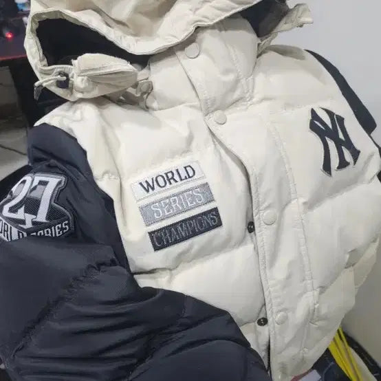 [BUNJANG] MLB New York Yankees Padded Baseball Jacket / MLB 뉴욕 양키스 야구 패딩 점퍼