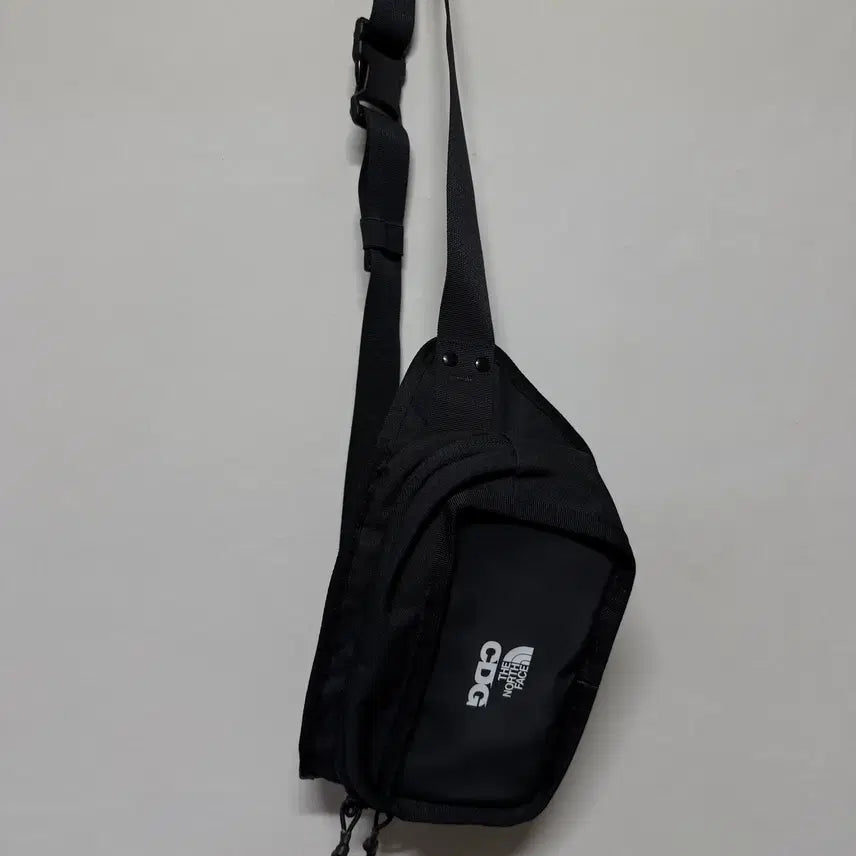 [SOLD OUT] CDG x 노스페이스 콜라보 힙 크로스 팩 판매 블랙 원사이즈