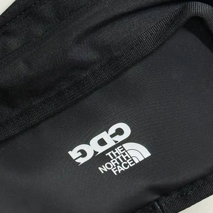 [SOLD OUT] CDG x 노스페이스 콜라보 힙 크로스 팩 판매 블랙 원사이즈