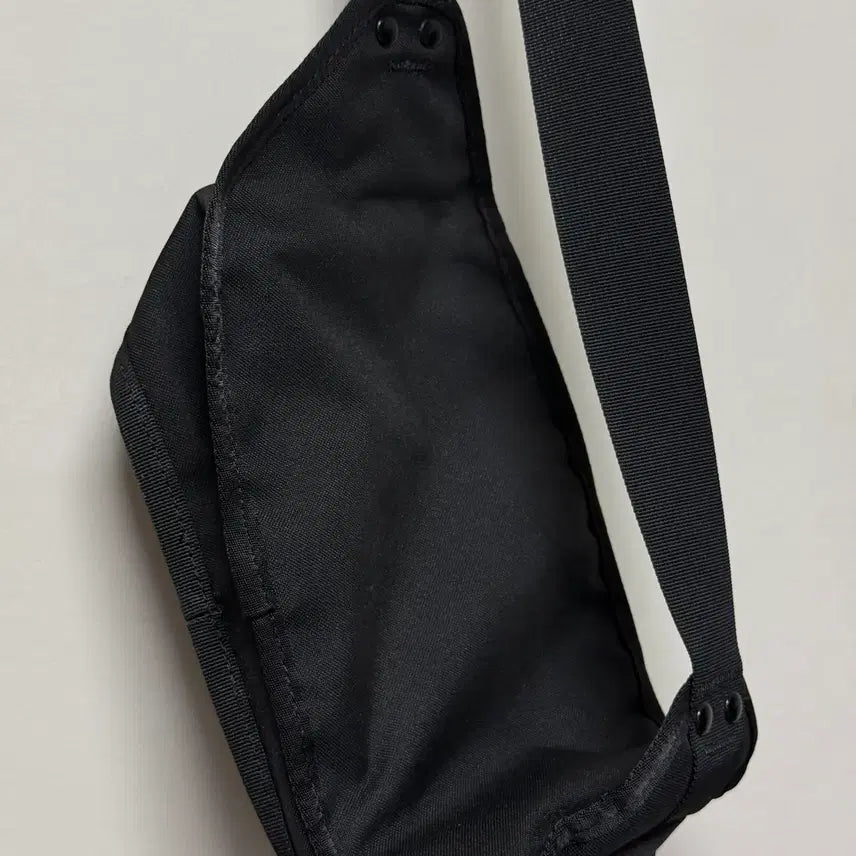[SOLD OUT] CDG x 노스페이스 콜라보 힙 크로스 팩 판매 블랙 원사이즈