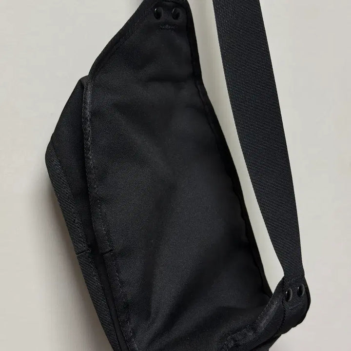 [SOLD OUT] CDG x 노스페이스 콜라보 힙 크로스 팩 판매 블랙 원사이즈