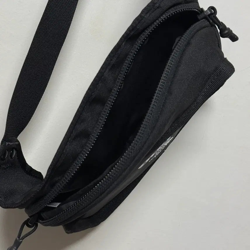 [SOLD OUT] CDG x 노스페이스 콜라보 힙 크로스 팩 판매 블랙 원사이즈