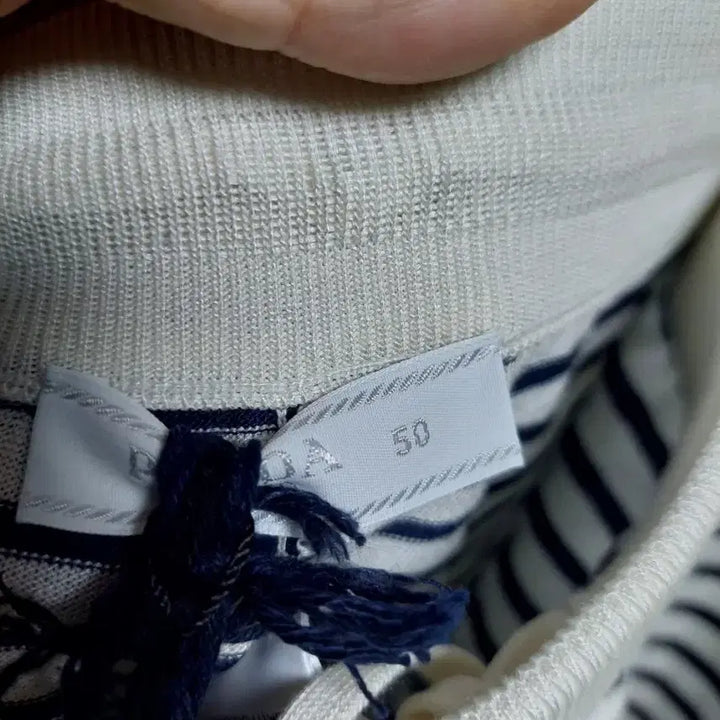 [BUNJANG] Prada Silk Navy White Stripe Shorts / 프라다 실크 네이비화이트 스트라이프 쇼츠 50 백화점판