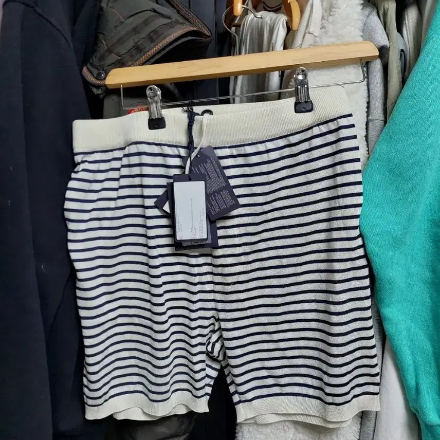 [BUNJANG] Prada Silk Navy White Stripe Shorts / 프라다 실크 네이비화이트 스트라이프 쇼츠 50 백화점판