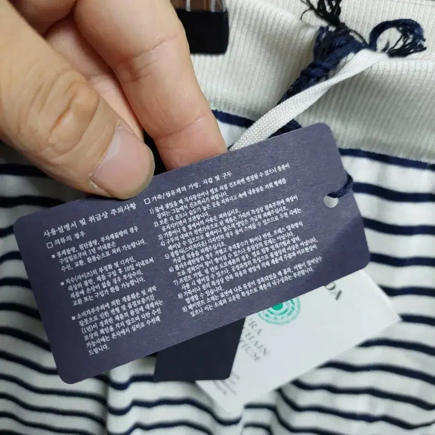 [BUNJANG] Prada Silk Navy White Stripe Shorts / 프라다 실크 네이비화이트 스트라이프 쇼츠 50 백화점판