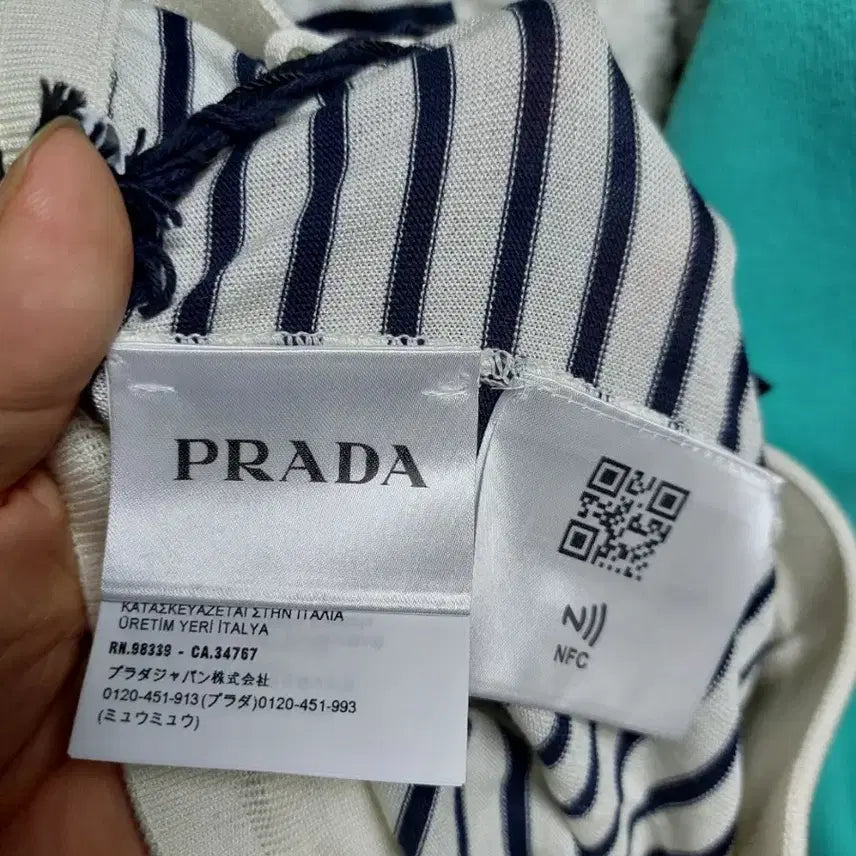 [BUNJANG] Prada Silk Navy White Stripe Shorts / 프라다 실크 네이비화이트 스트라이프 쇼츠 50 백화점판
