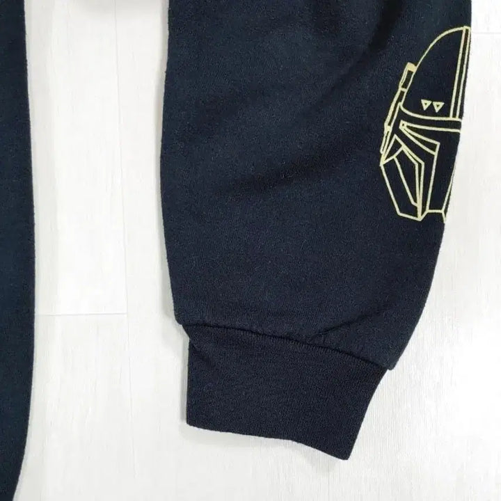 [BUNJANG] Mad Engine The Mandalorian Sweatshirt M / 만달로리안 스웻셔츠 M