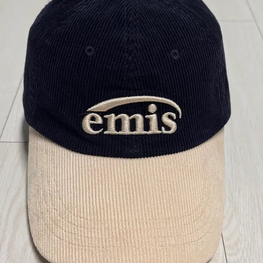 [SOLD OUT] Emis 이미스 코듀로이 볼캡 네이비