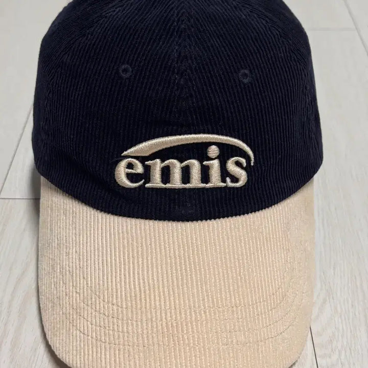 [SOLD OUT] Emis 이미스 코듀로이 볼캡 네이비
