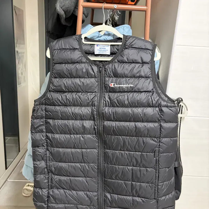 [BUNJANG] Champion Lightweight Padded Vest Black M / 챔피온 경량 패딩 조끼 블랙 M