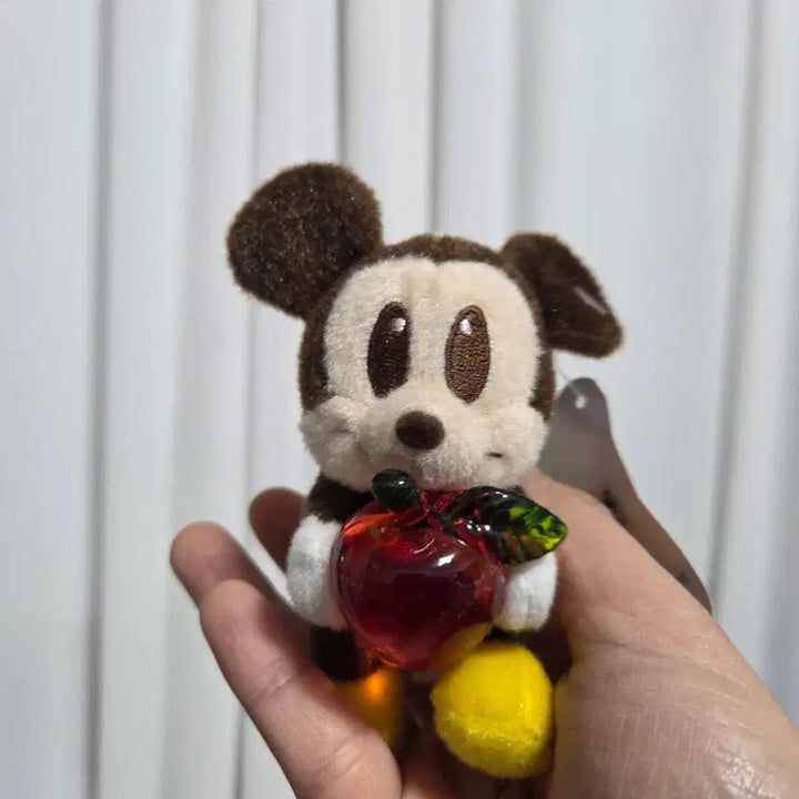 [BUNJANG] Mickey Mouse Vintage Toy Apple Keychain / 캐릭터 굿즈 고전 만화 인형 피규어 빈티지 토이 미키마우스 사과 키링
