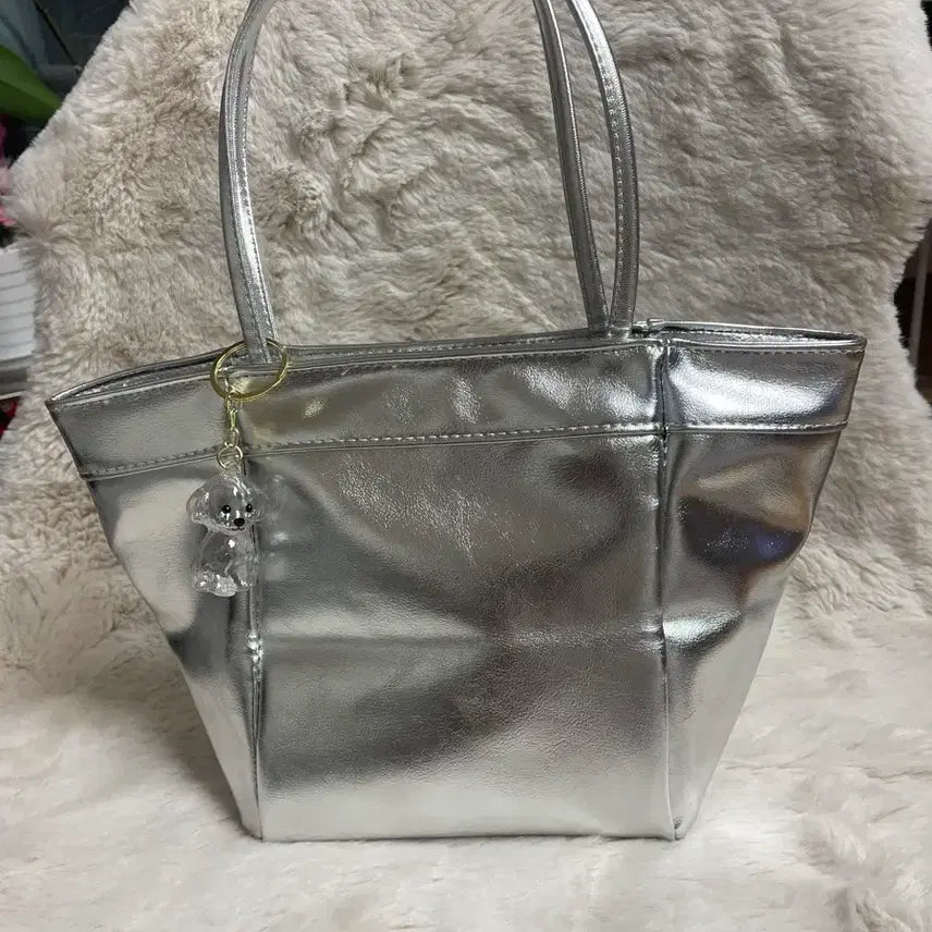 [BUNJANG] Silver Shoulder Bag with Keyring / 실버숄더뱃