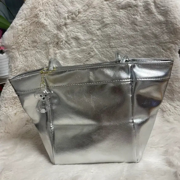 [BUNJANG] Silver Shoulder Bag with Keyring / 실버숄더뱃