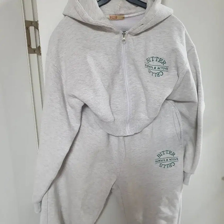 [BUNJANG] Bitter Cells Fleece Hoodie Zip-up Set Training Set 55 / Bitter Cells 비터셀즈 기모 코롭 후드 집업 세트 트레이닝 셋업