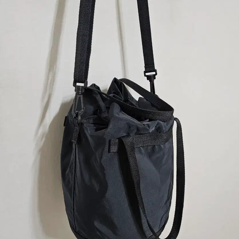 [BUNJANG] Uniqlo U Bucket Bag Medium / 유니클로u 버킷백 미디엄