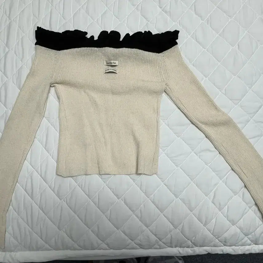 [BUNJANG] Overdue Flare Off-Shoulder Cardigan / 오버듀플레어 오프숄더 가디건
