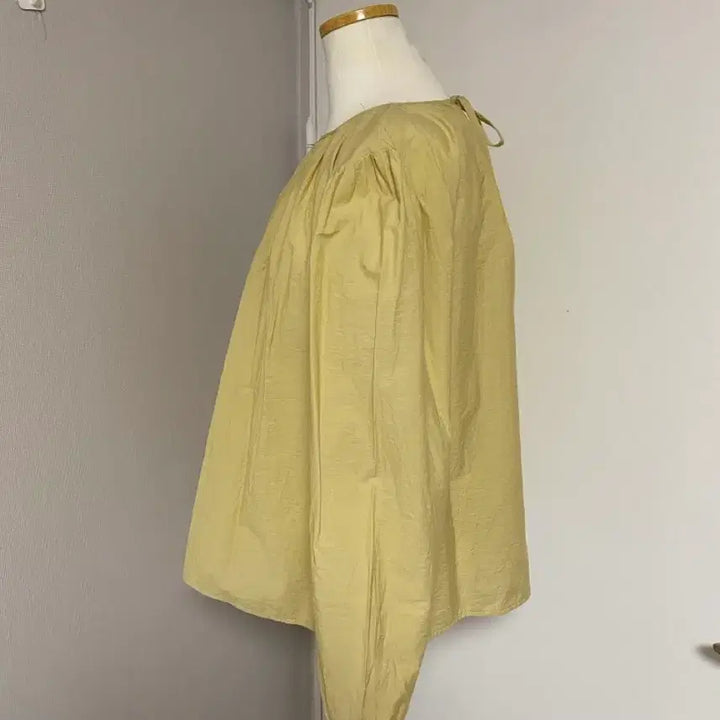 [BUNJANG] Oversized Shirred Back Ribbon Blouse / (공장재고정리/샘플상품)오버핏 셔링 뒷리본 블라우스