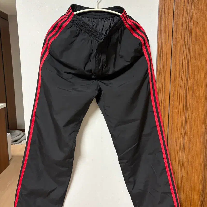 [SOLD OUT] 아디다스 우븐 트랙팬츠