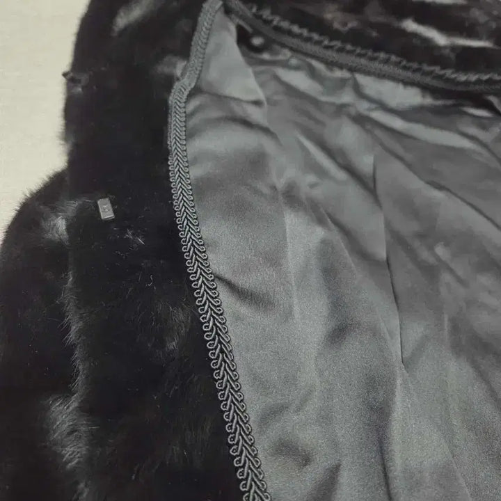 [BUNJANG] Black Mink Hooded Vest / 블랙 후드 밍크 베스트 조끼