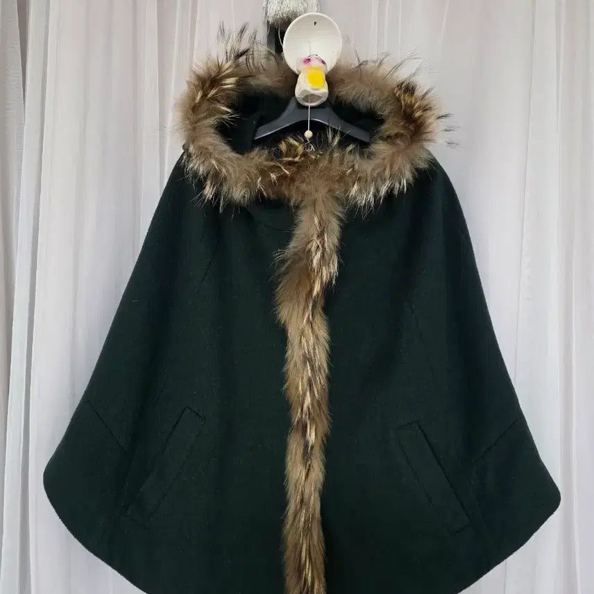 [BUNJANG] Unspecified Mixed Fabric Cape Coat with Raccoon Fur / 모혼방 트리밍 망토 라쿤퍼코트
