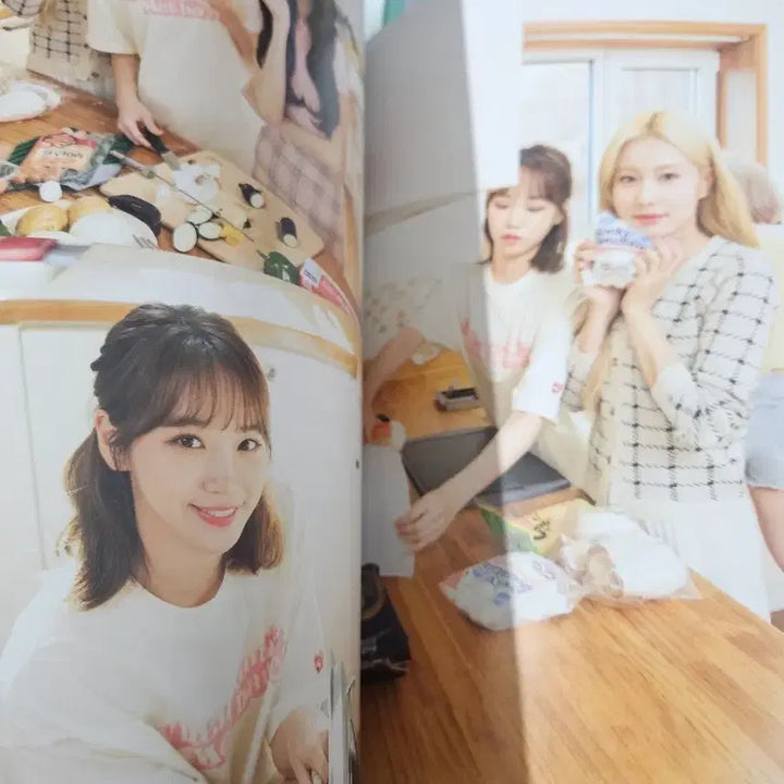 [BUNJANG] IZ*ONE SURPRIZ Photobox / 아이즈원 스페셜 SURPRIZ 포토 박스