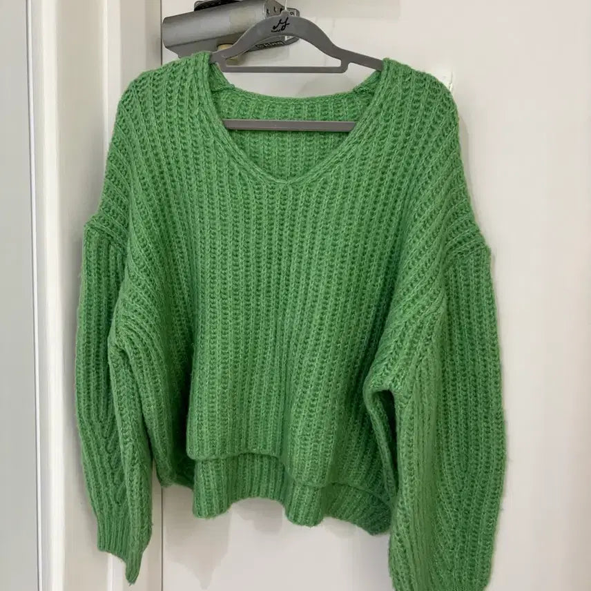 [BUNJANG] Green V-Neck Knit Sweater One Size / 그린 브이넥 니트 스웨터 프리사이즈 새상품)