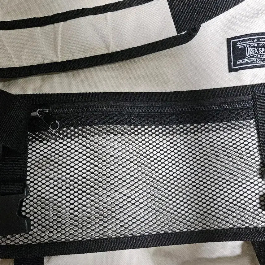 [BUNJANG] Black and White Crossbody Bag / 하얀색 검정색 크로스백 팝니다