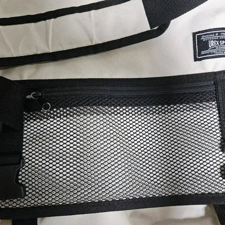 [BUNJANG] Black and White Crossbody Bag / 하얀색 검정색 크로스백 팝니다