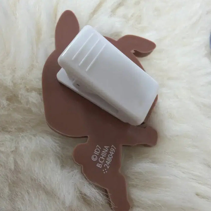 [SOLD OUT] 아이나나 가쿠 우사파카 러버클립 아크릴