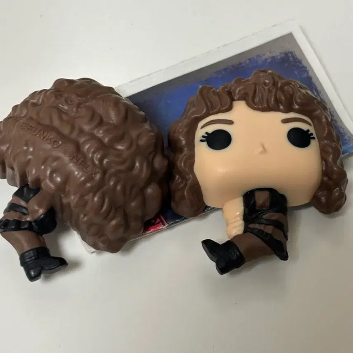 [BUNJANG] Stranger Things Nancy Kinder Joy / 기묘한이야기 킨더조이 낸시