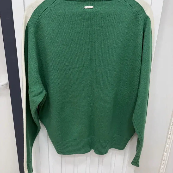 [BUNJANG] SINEINN Track Authentic V-Neck Knit Sweater / 시눈 트랙 어센틱 브이넥 니트 그린