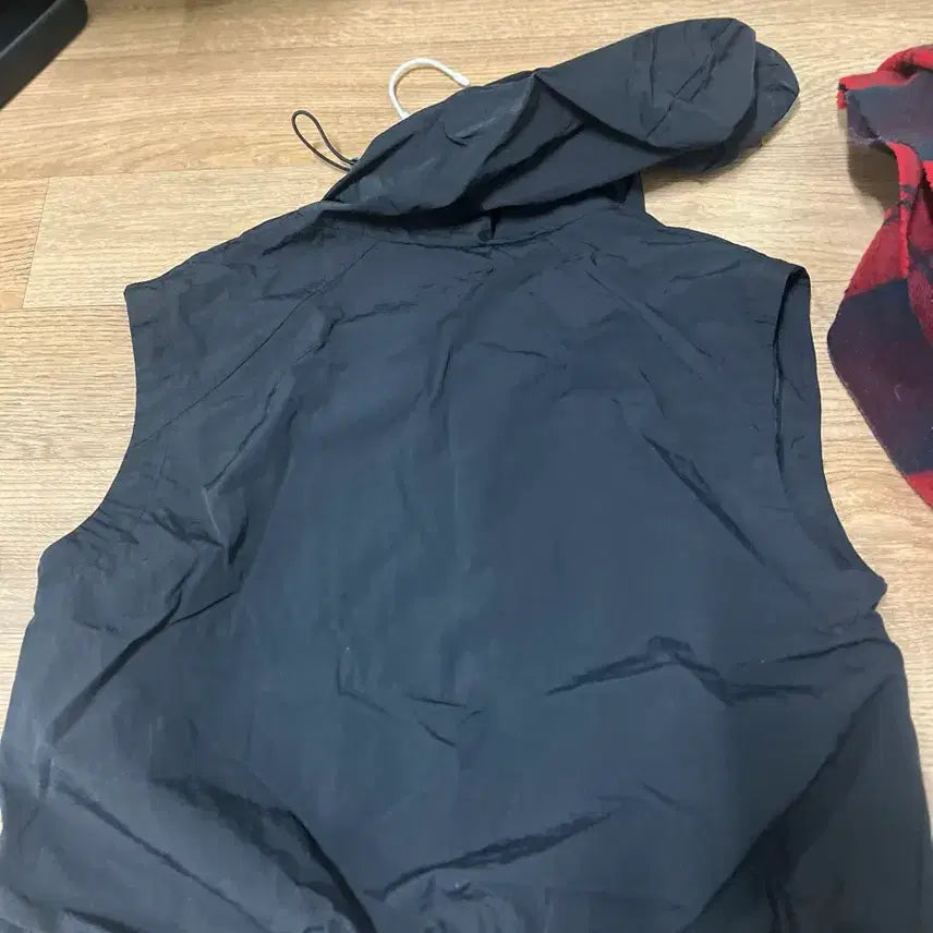 [BUNJANG] Black Hooded Windbreaker Vest / 블랙 후드 바람막이 조끼 판매합니다