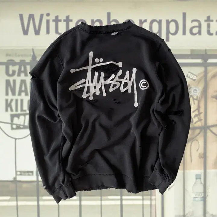 [BUNJANG] Stussy Distressed Black Sweatshirt / 스투시 디스트로이드 블랙 맨투맨