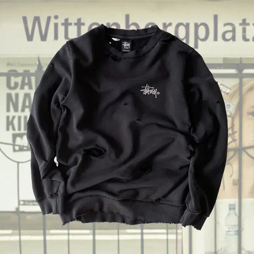 [BUNJANG] Stussy Distressed Black Sweatshirt / 스투시 디스트로이드 블랙 맨투맨