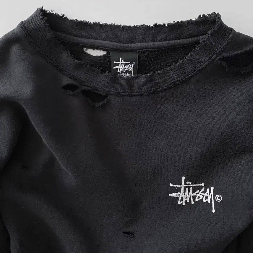 [BUNJANG] Stussy Distressed Black Sweatshirt / 스투시 디스트로이드 블랙 맨투맨