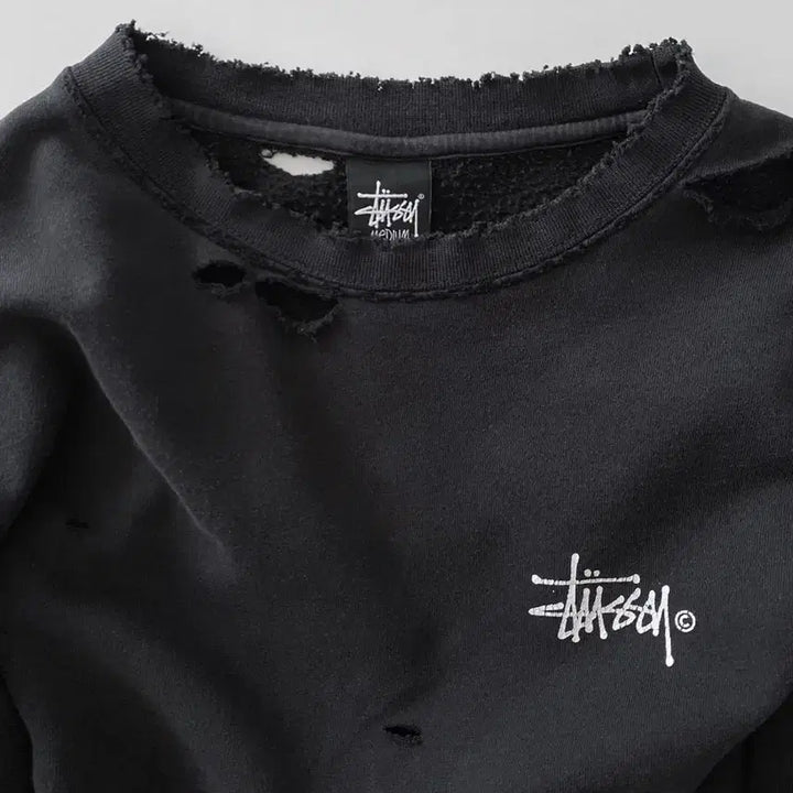 [BUNJANG] Stussy Distressed Black Sweatshirt / 스투시 디스트로이드 블랙 맨투맨