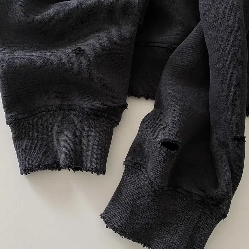 [BUNJANG] Stussy Distressed Black Sweatshirt / 스투시 디스트로이드 블랙 맨투맨