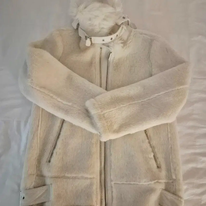 [BUNJANG] ZARA Ivory Faux Fur Mouton Jacket (S) / "자라" 넘이쁜 아이보리 퍼 무스탕 자켓(S)