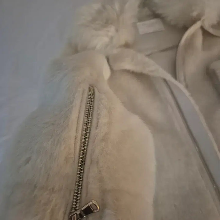 [BUNJANG] ZARA Ivory Faux Fur Mouton Jacket (S) / "자라" 넘이쁜 아이보리 퍼 무스탕 자켓(S)
