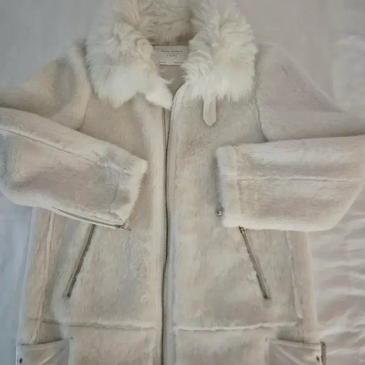 [BUNJANG] ZARA Ivory Faux Fur Mouton Jacket (S) / "자라" 넘이쁜 아이보리 퍼 무스탕 자켓(S)