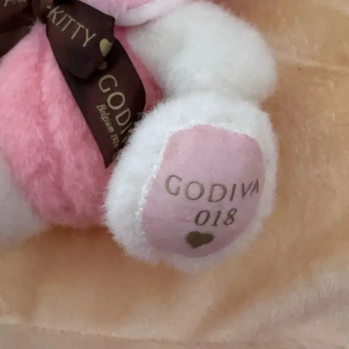 [BUNJANG] Godiva Kitty 2018 Collaboration Plush Doll / 키티 고디바 2018 콜라보 인형 산리오 godiva