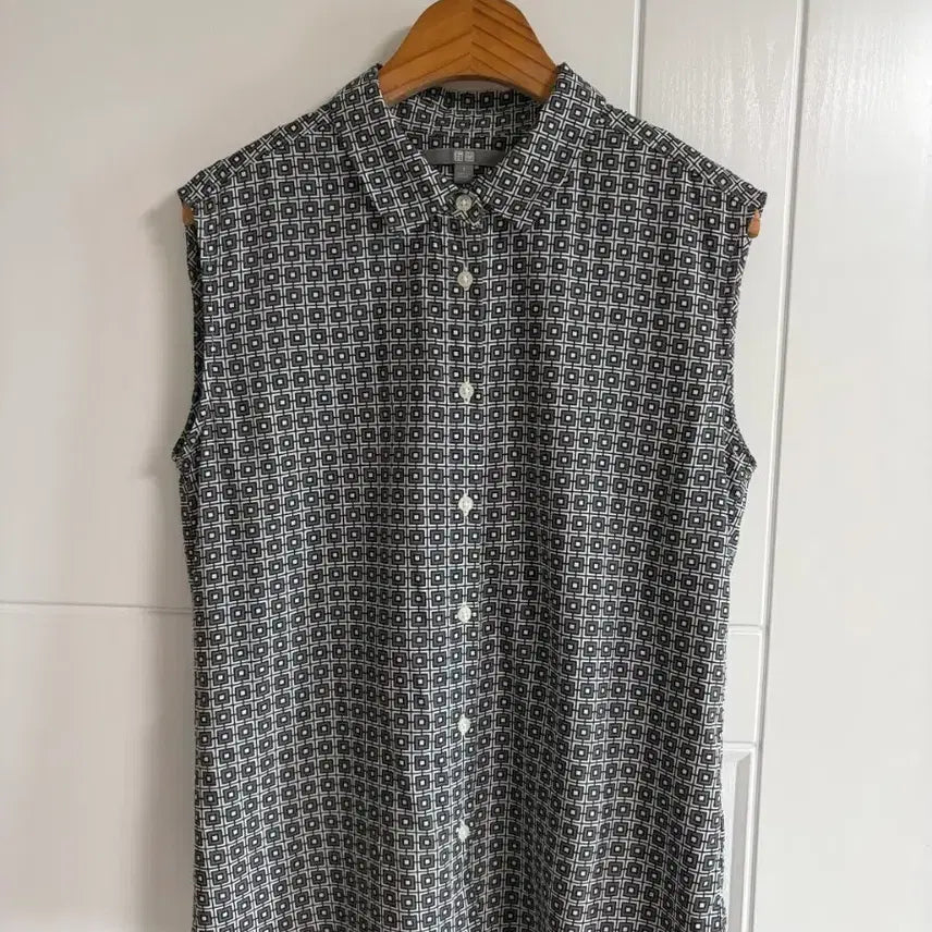 [BUNJANG] Uniqlo Vintage Rayon Patterned Blouse Shirt / (일본 수입 빈티지)유니클로 나시 블라우스 셔츠 패턴 레이온 S