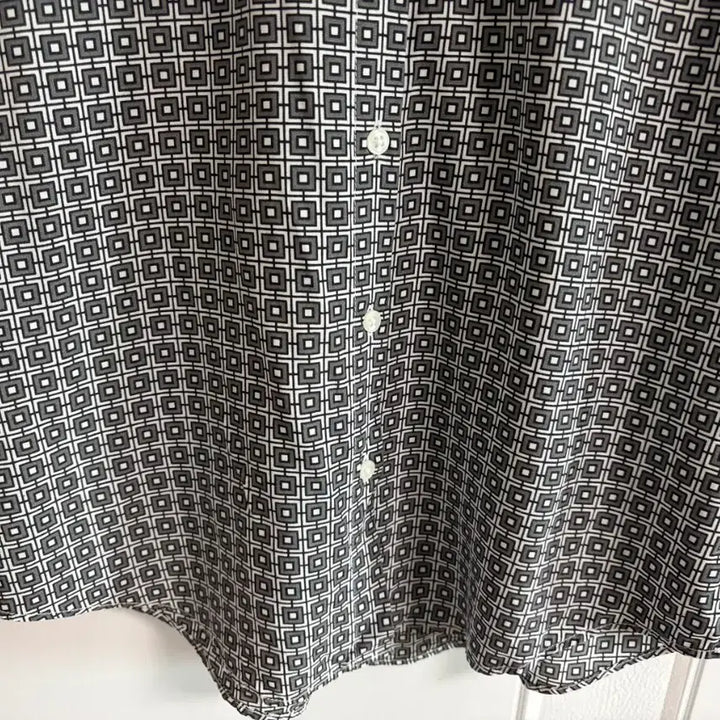 [BUNJANG] Uniqlo Vintage Rayon Patterned Blouse Shirt / (일본 수입 빈티지)유니클로 나시 블라우스 셔츠 패턴 레이온 S
